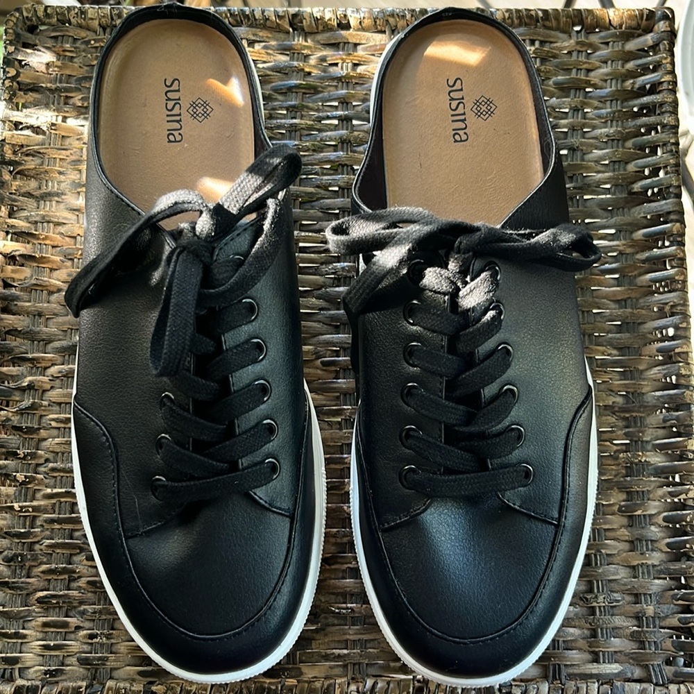 SUSINA WOMENS BRYNLEE SLIP ON MULE SNEAKERS SIZE 9.5